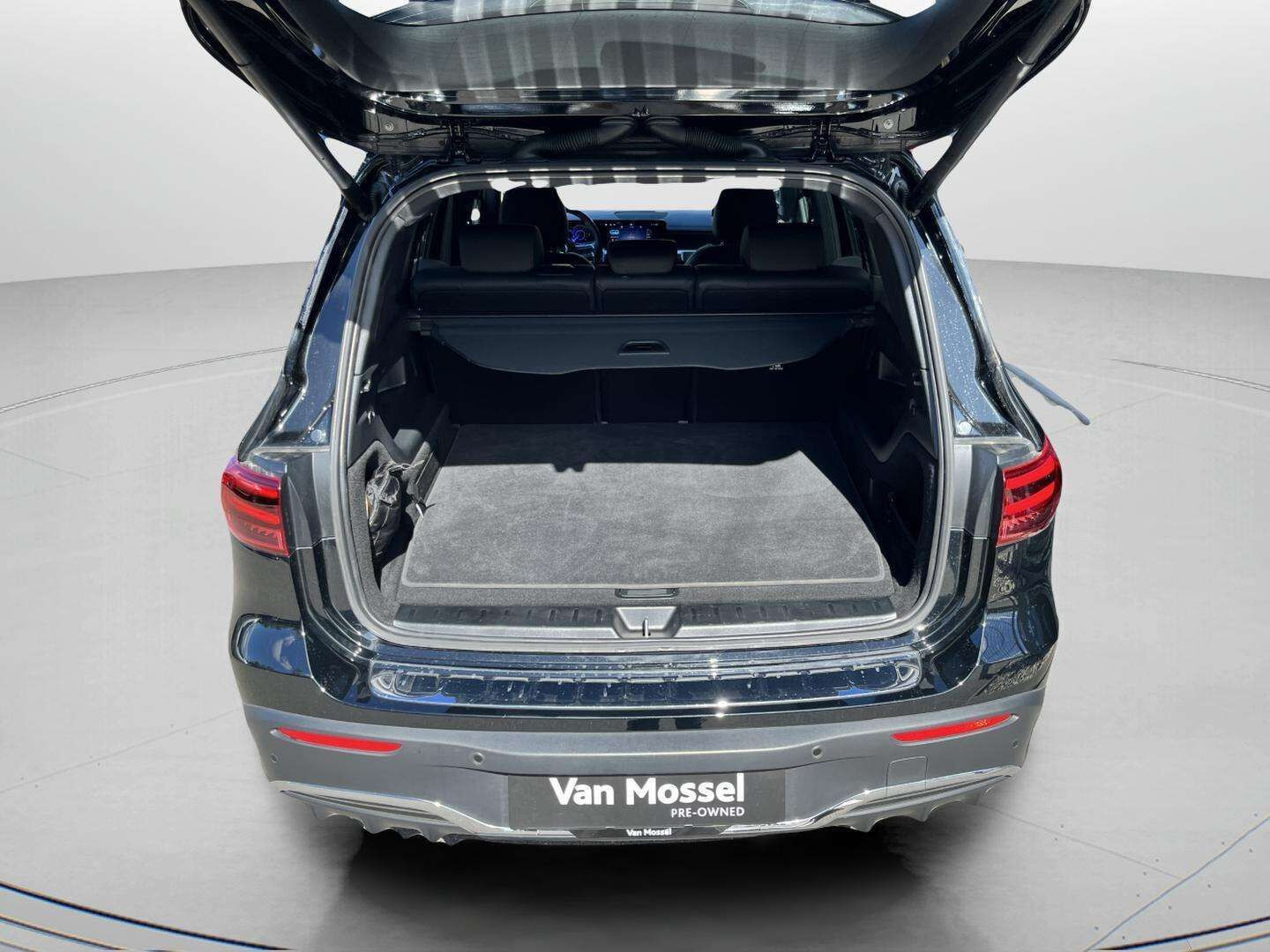 Sort Mercedes EQB 250+ fra 2025