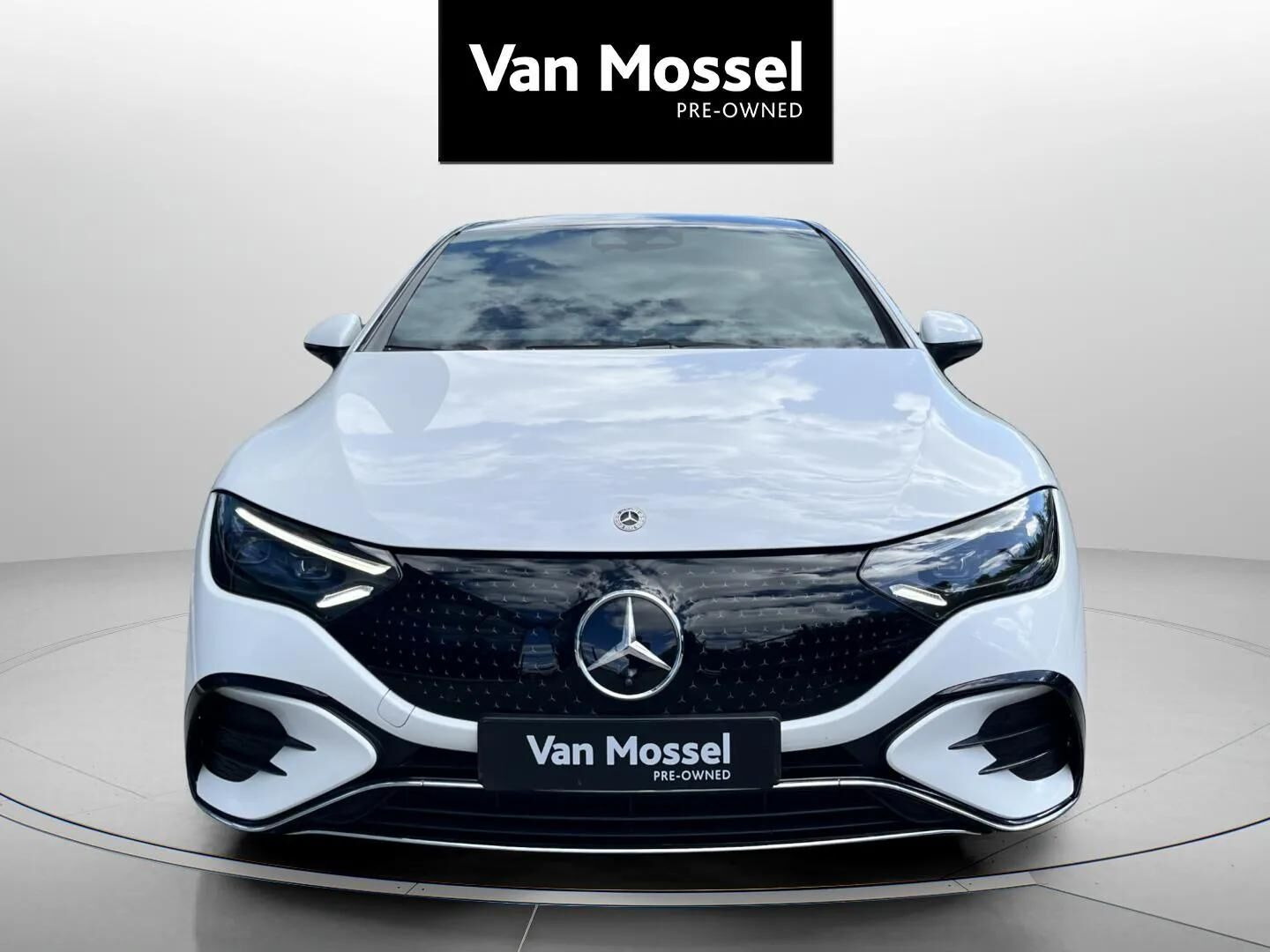 Hvid Mercedes EQE 350+ fra 2024