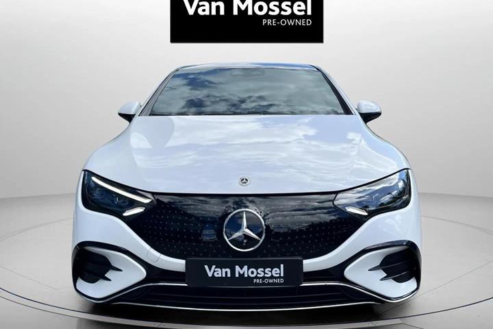 Hvid Mercedes EQE 350+ fra 2024