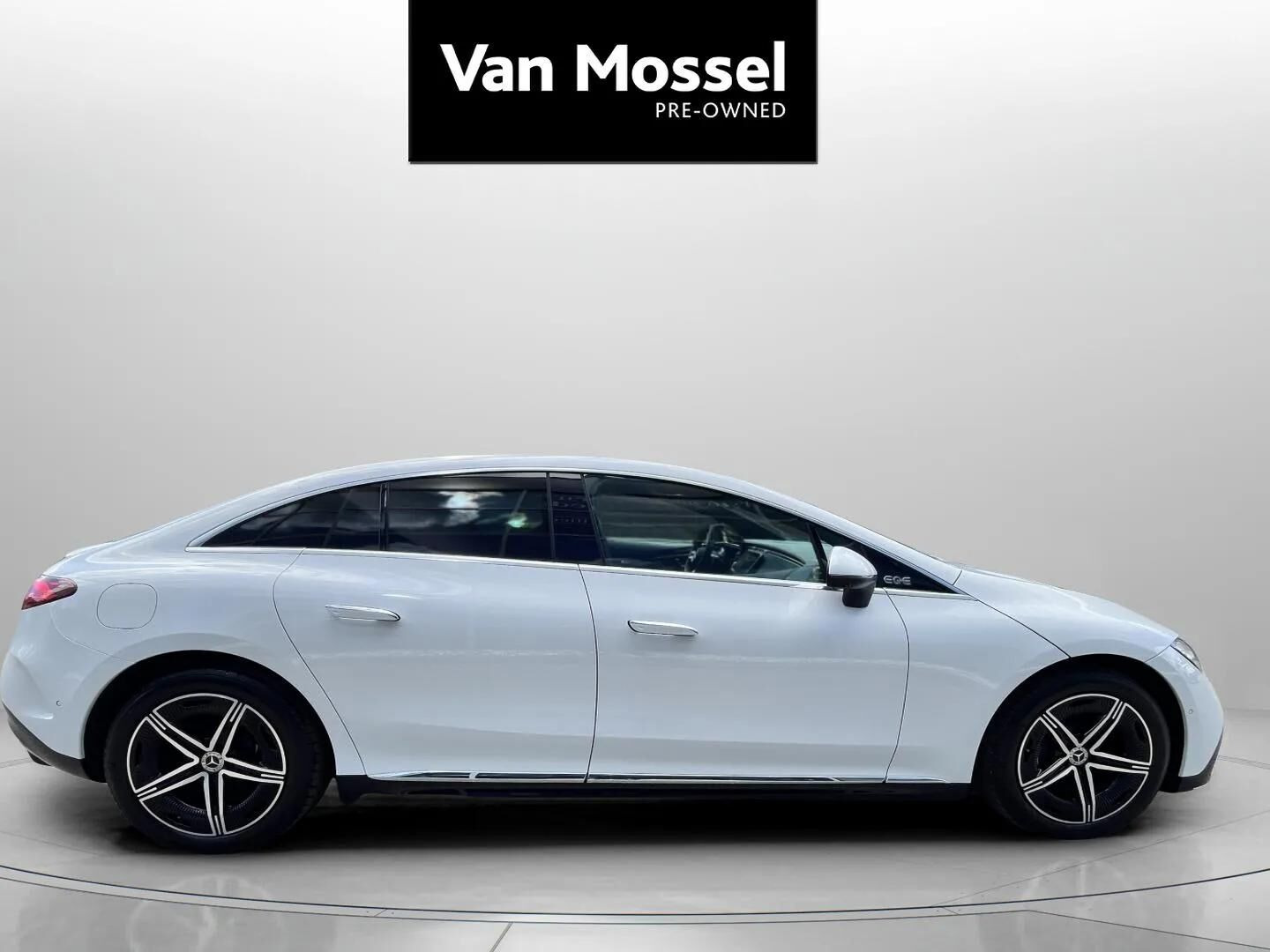 Hvid Mercedes EQE 350+ fra 2024