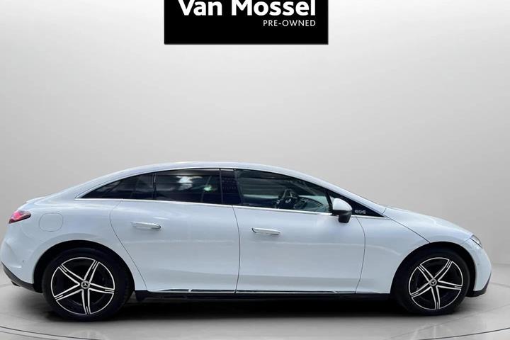 Hvid Mercedes EQE 350+ fra 2024