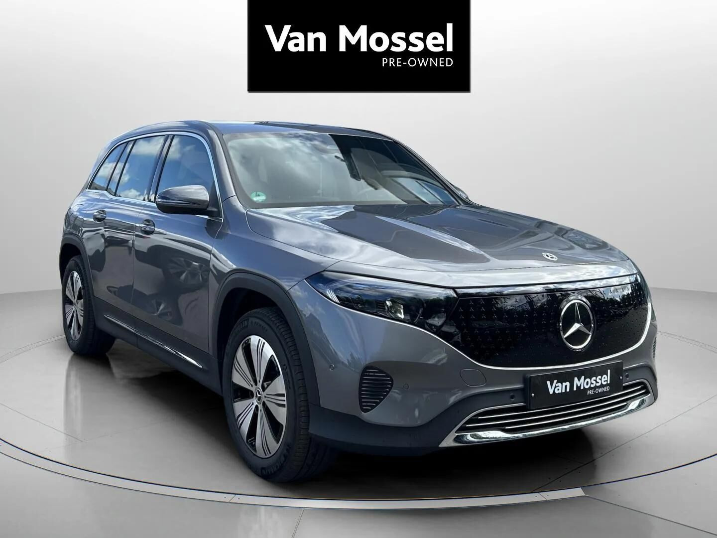 Grå Mercedes EQB 250+ fra 2025
