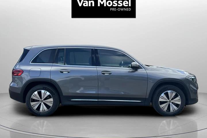 Grå Mercedes EQB 250+ fra 2025