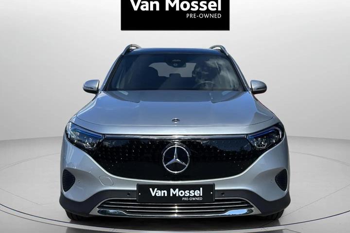 Sølv Mercedes EQB 250+ fra 2025