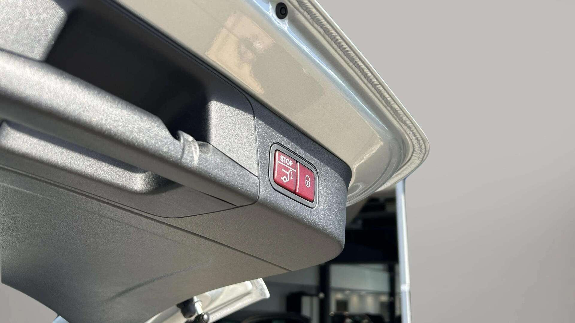 Sølv Mercedes EQB 250+ fra 2025