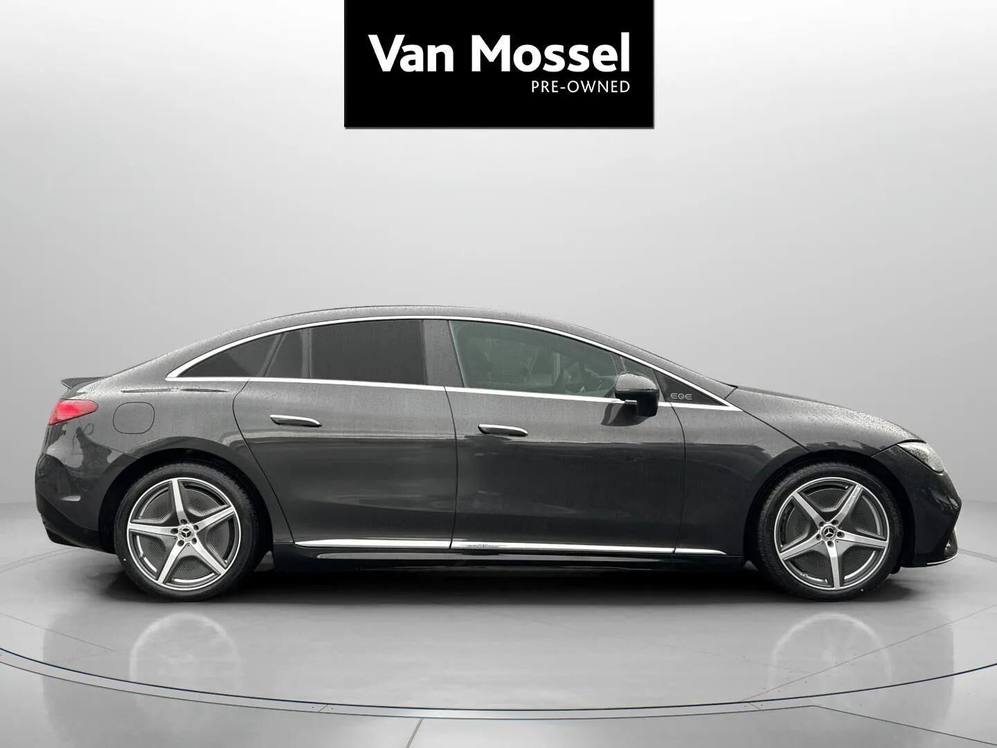 Grå Mercedes EQE 350+ fra 2025