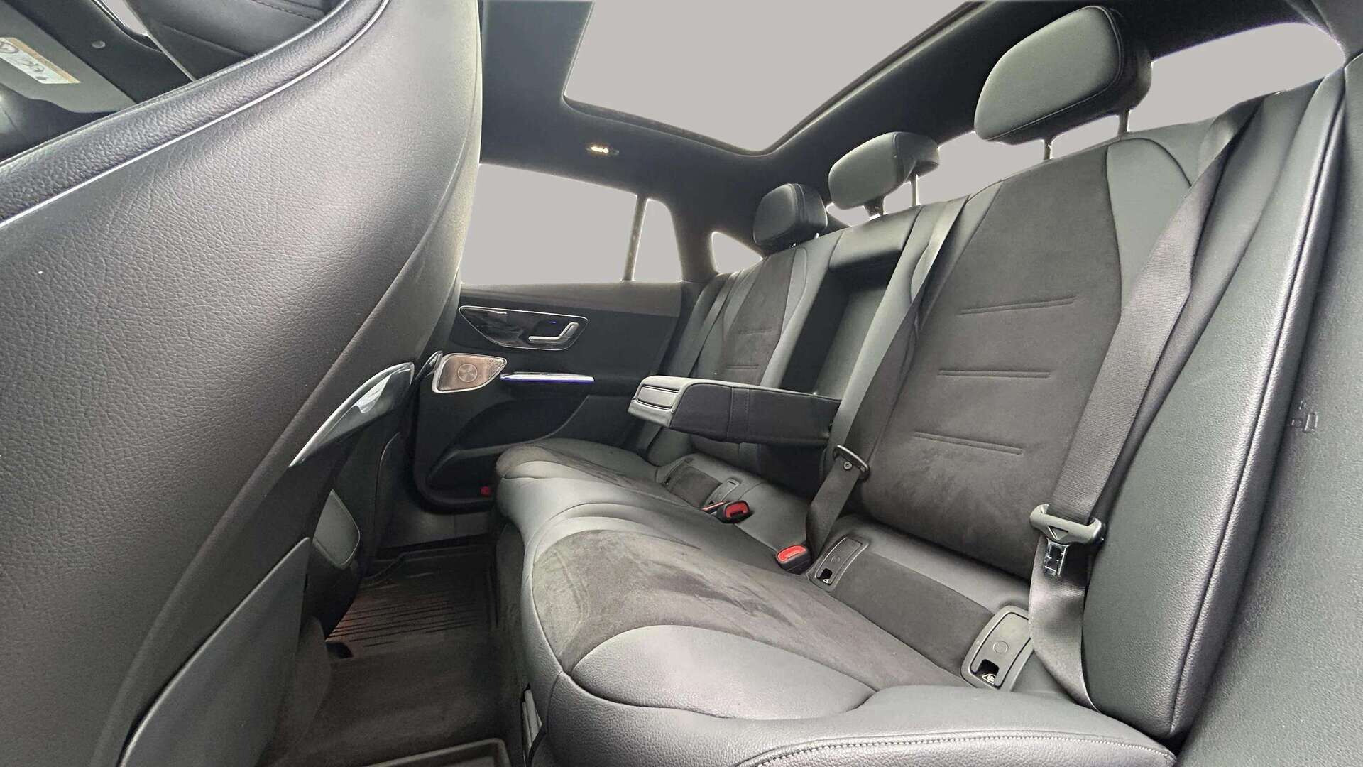 Grå Mercedes EQE 350+ fra 2025
