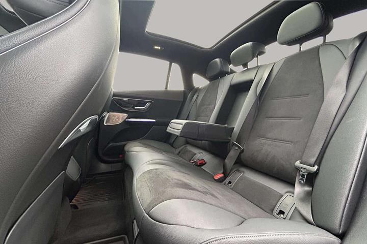 Grå Mercedes EQE 350+ fra 2025
