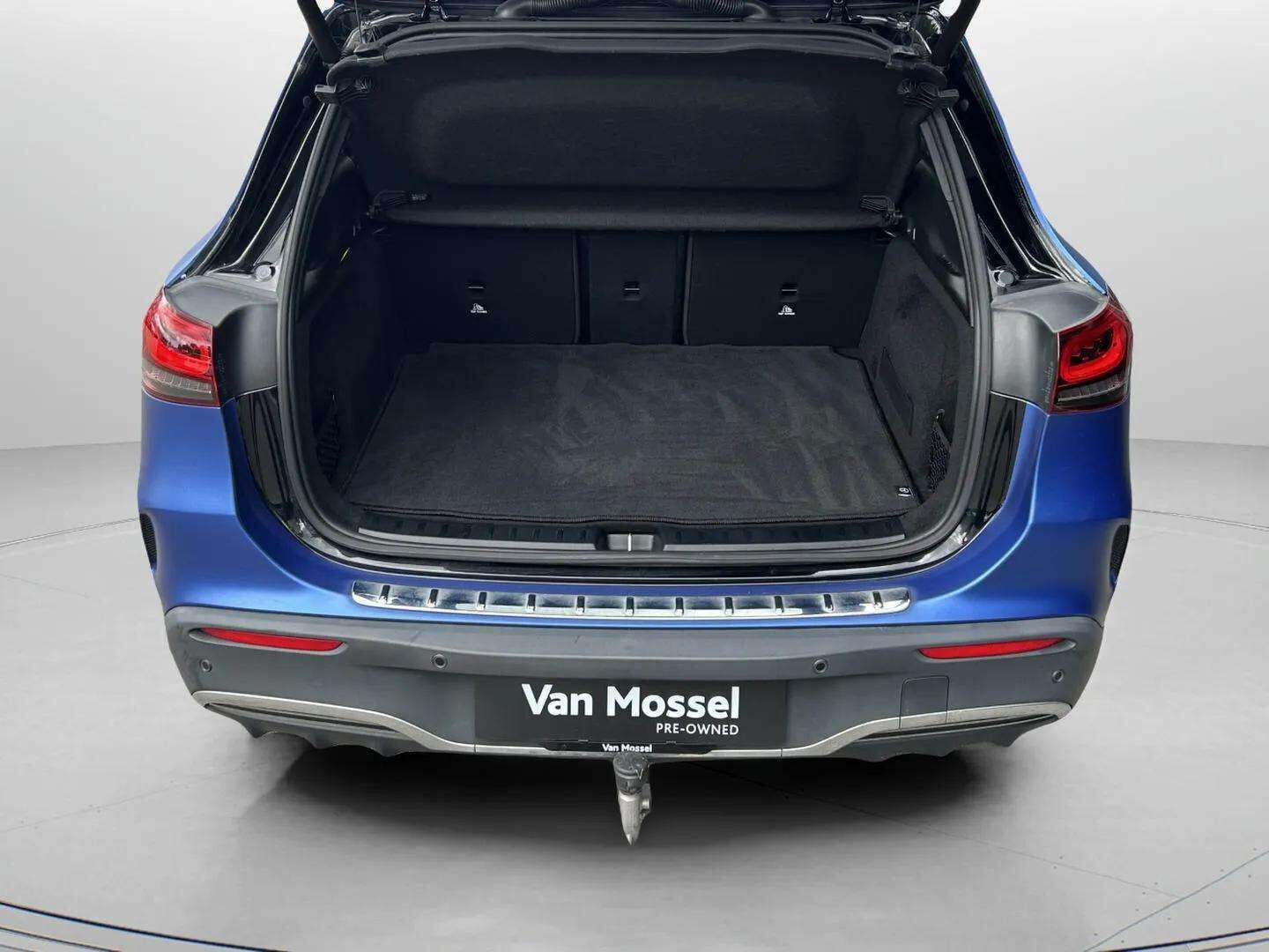 Sort Mercedes EQA 350 fra 2022