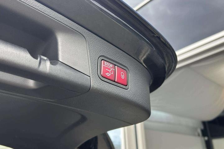 Sort Mercedes EQA 350 fra 2022