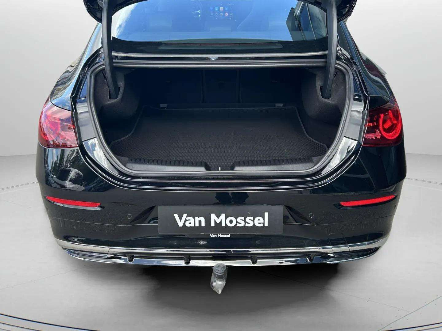 Sort Mercedes CLA250+ fra 2025
