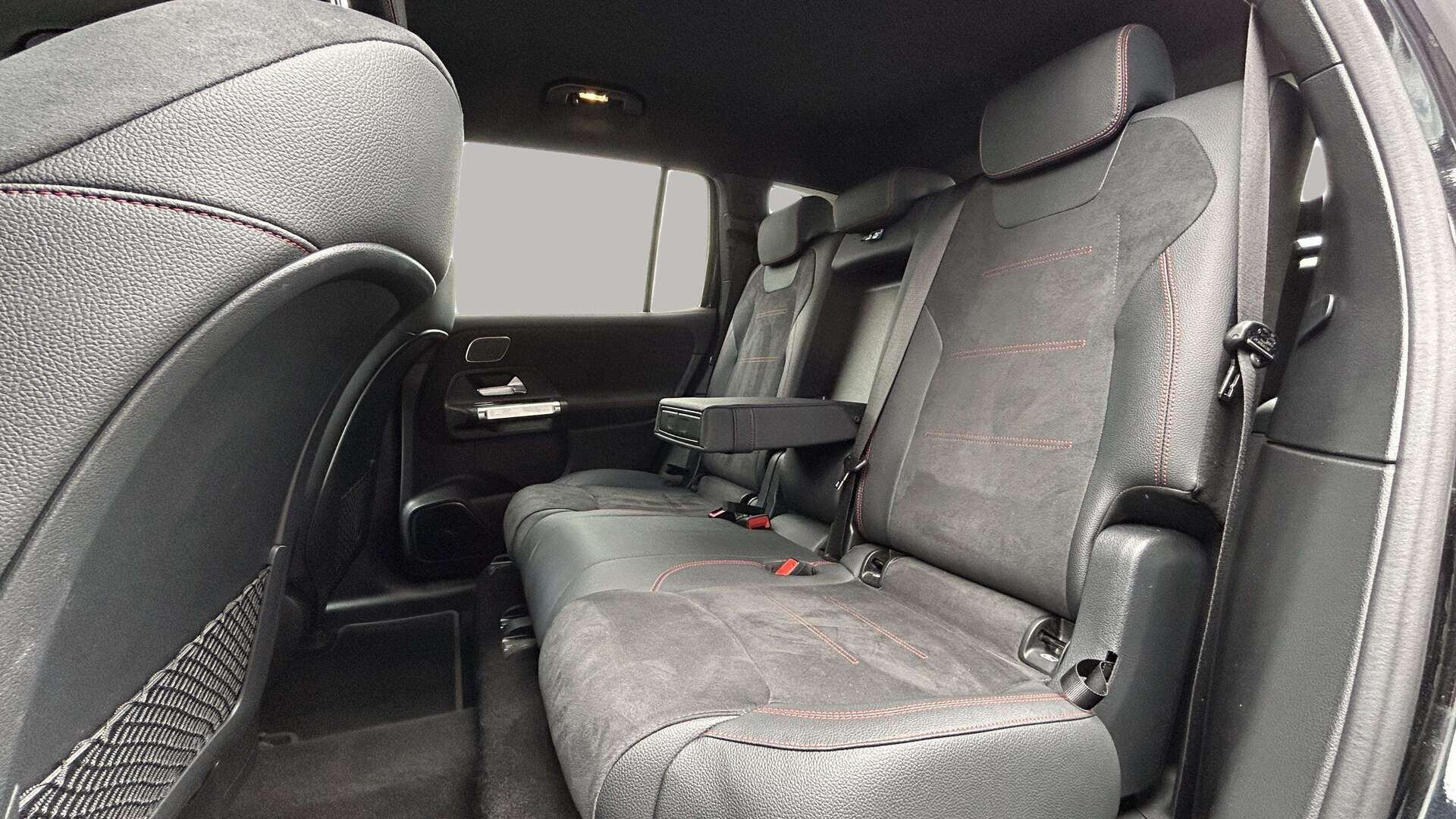 Sort Mercedes EQB 250+ fra 2025