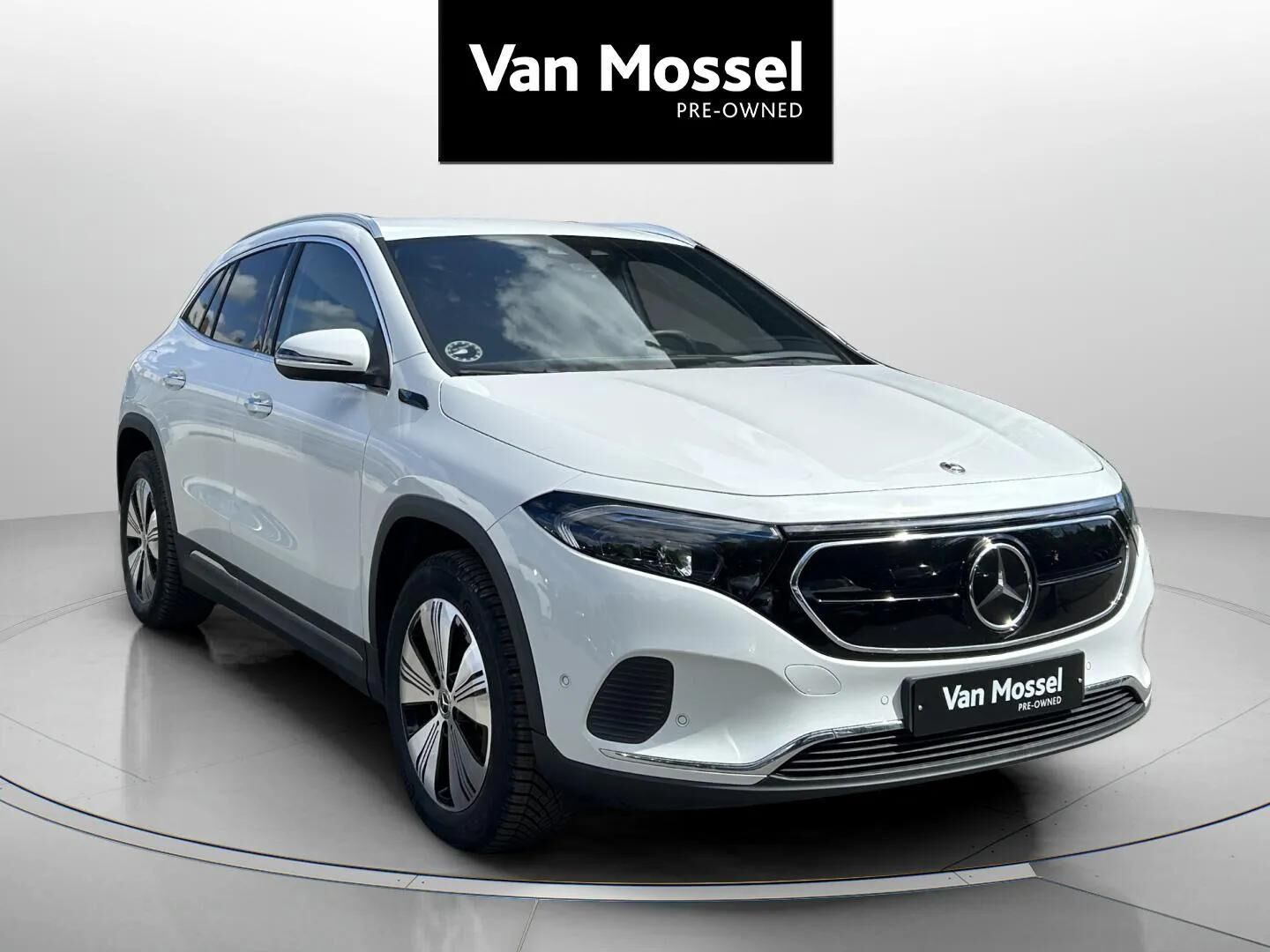 Hvid Mercedes EQA 250 fra 2023