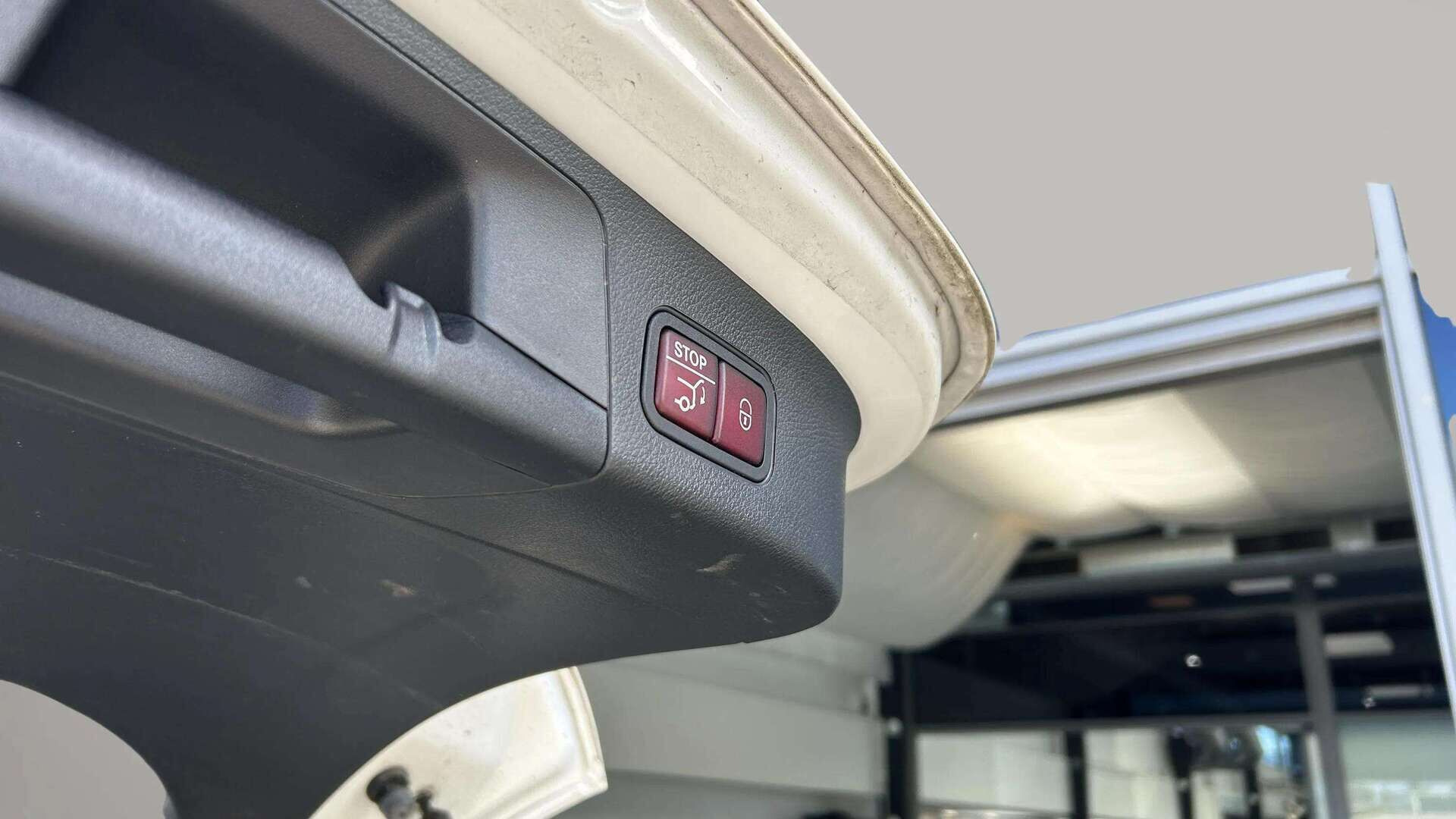 Hvid Mercedes EQA 250 fra 2023
