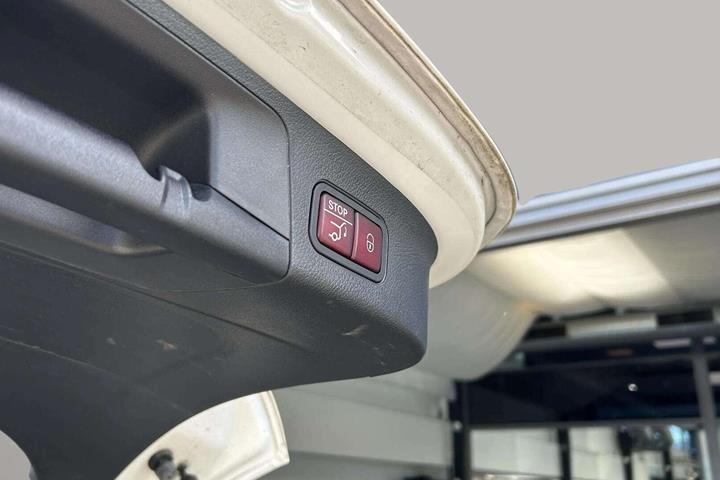 Hvid Mercedes EQA 250 fra 2023