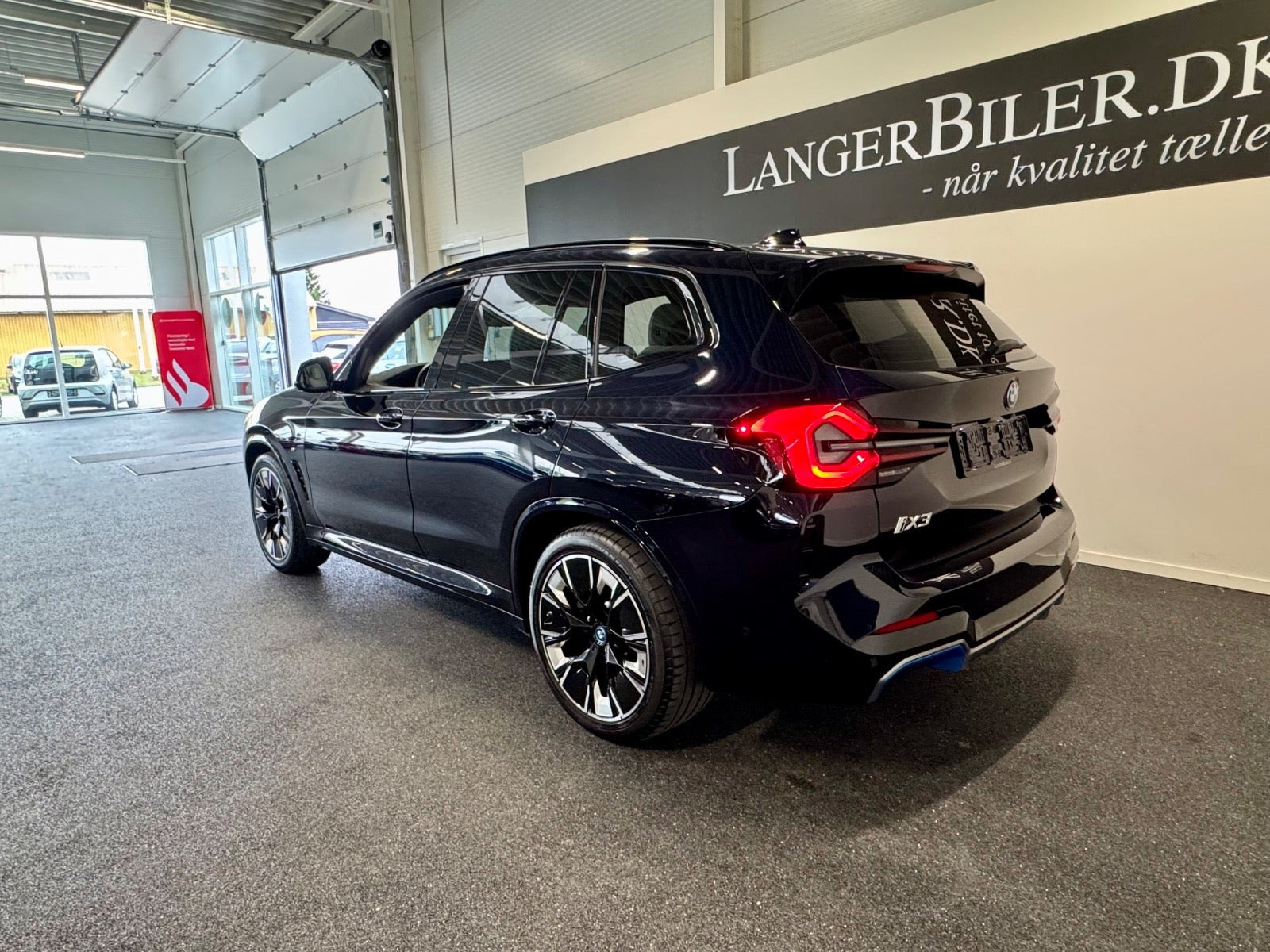 Blå BMW iX3 fra 2023