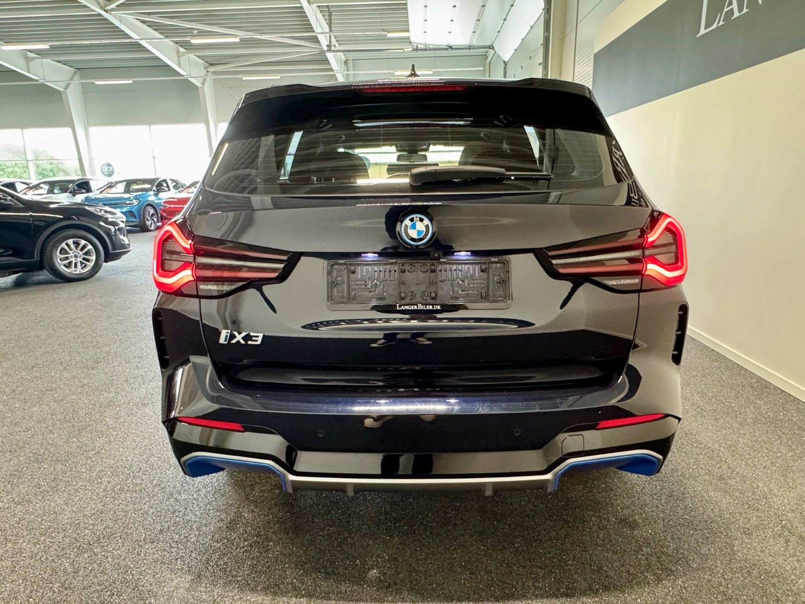 Blå BMW iX3 fra 2023