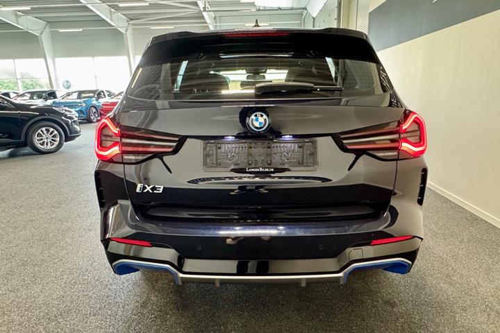 Blå BMW iX3 fra 2023