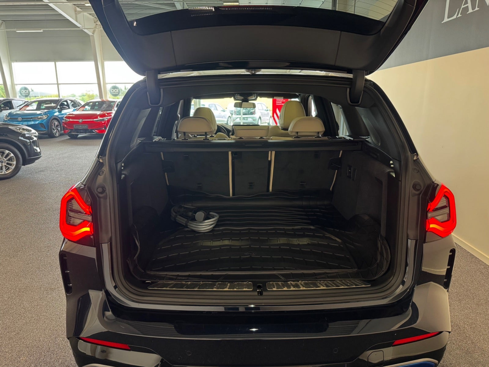 Blå BMW iX3 fra 2023