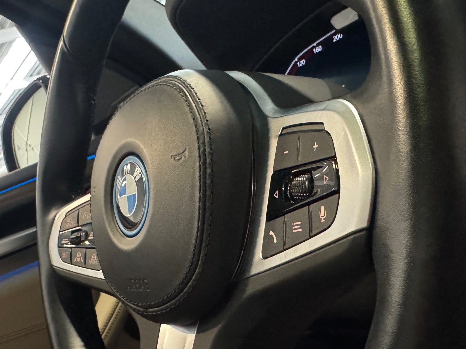 Blå BMW iX3 fra 2023