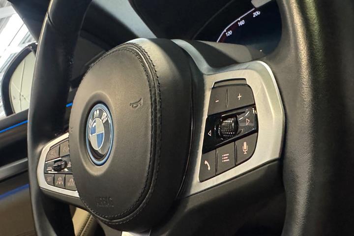 Blå BMW iX3 fra 2023