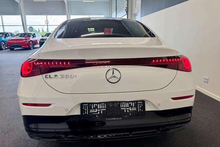 Hvid Mercedes CLA250+ fra 2026