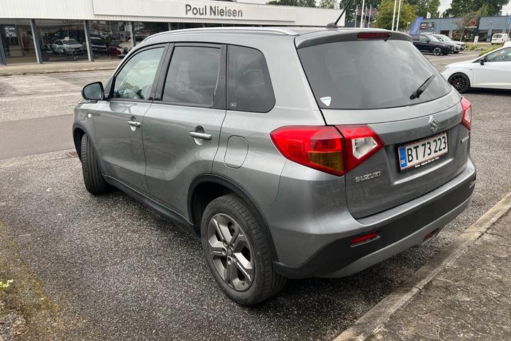 Grøn Suzuki Vitara fra 2015
