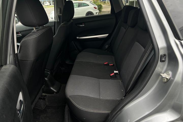 Grøn Suzuki Vitara fra 2015