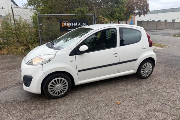 Grøn Peugeot 107 fra 2012