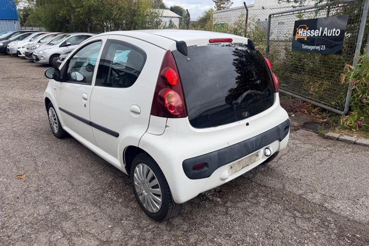 Grøn Peugeot 107 fra 2012