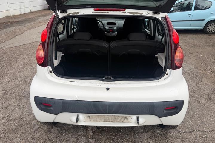 Grøn Peugeot 107 fra 2012
