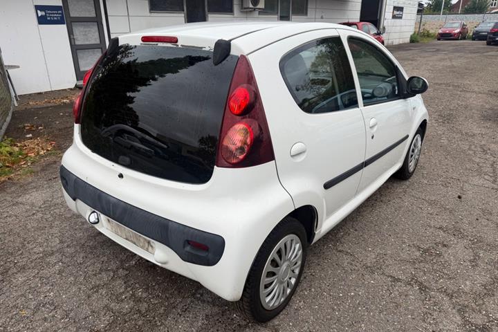 Grøn Peugeot 107 fra 2012