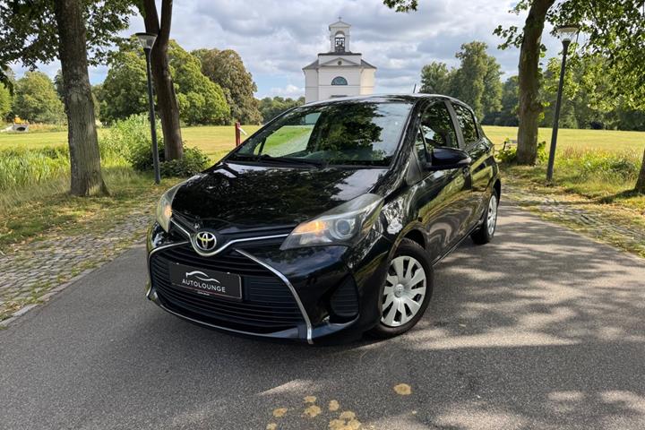 Sort Toyota Yaris fra 2015