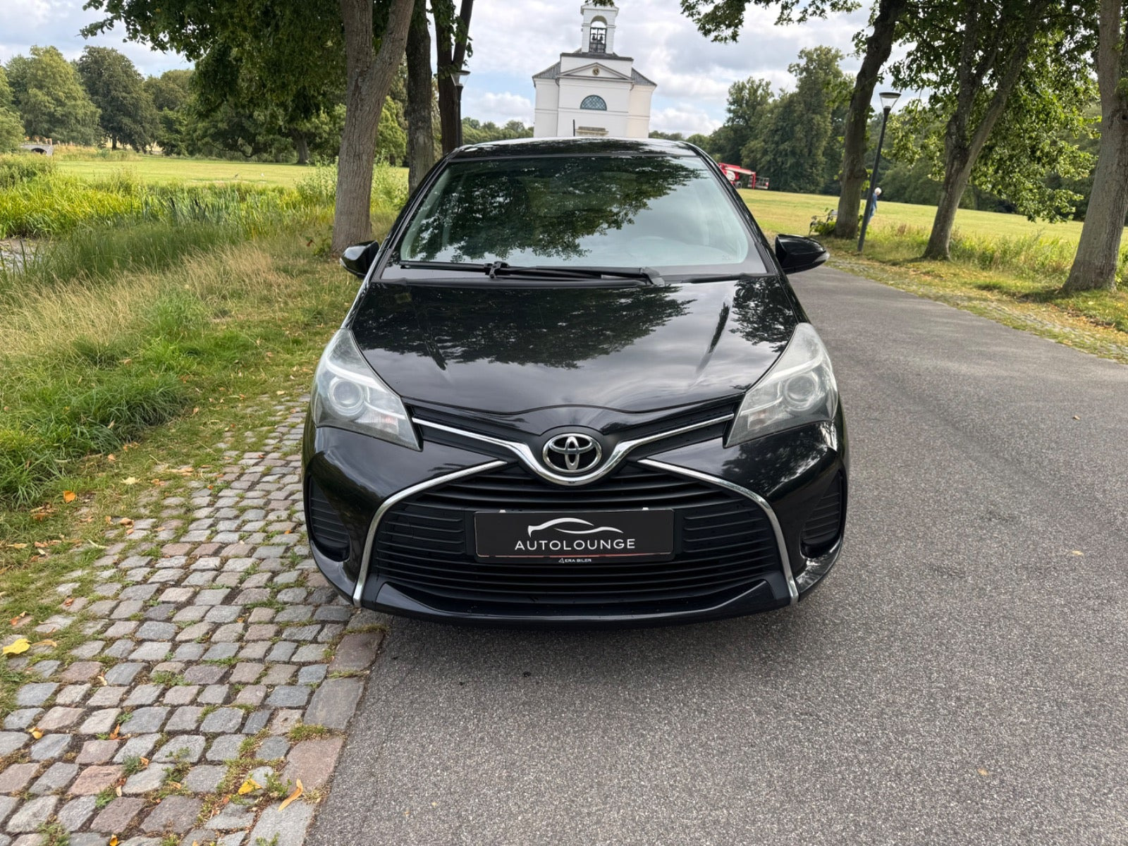 Sort Toyota Yaris fra 2015