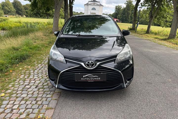 Sort Toyota Yaris fra 2015