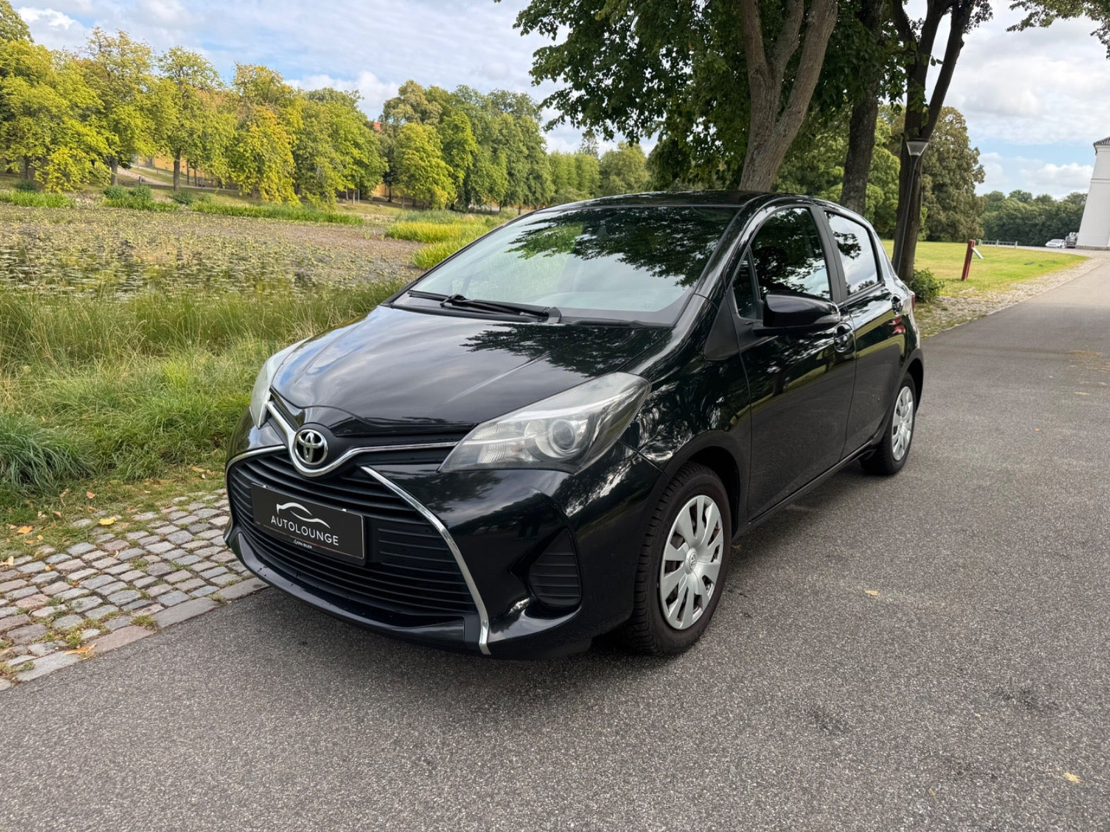 Sort Toyota Yaris fra 2015