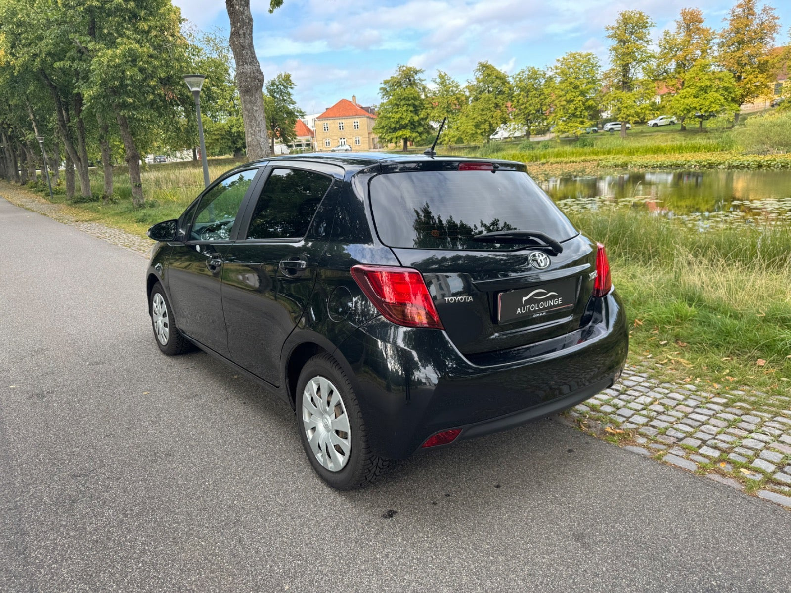 Sort Toyota Yaris fra 2015