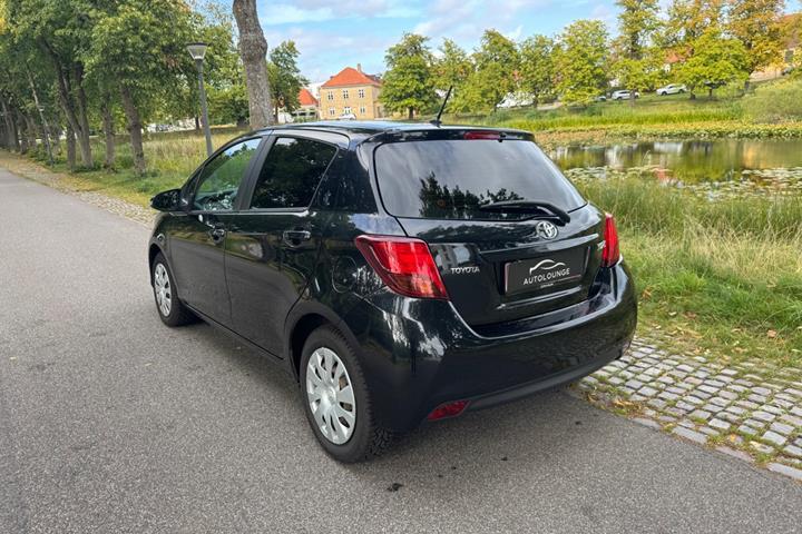 Sort Toyota Yaris fra 2015