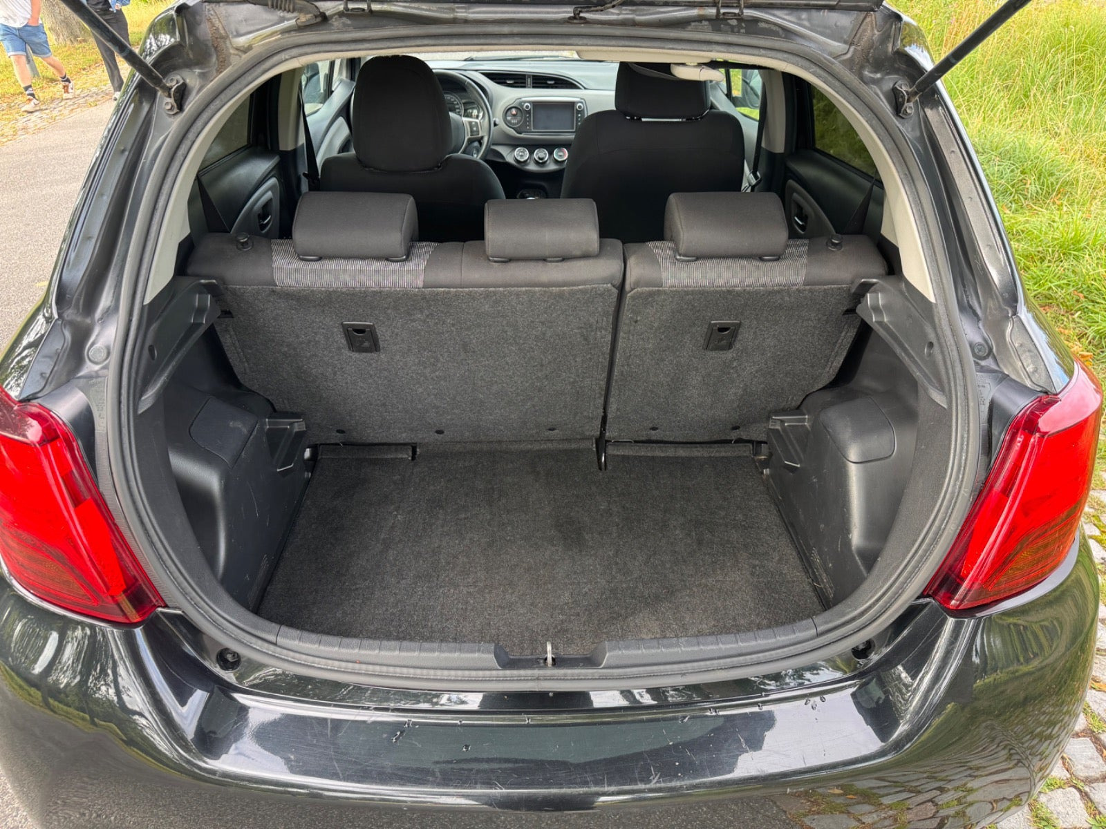 Sort Toyota Yaris fra 2015