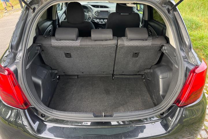 Sort Toyota Yaris fra 2015