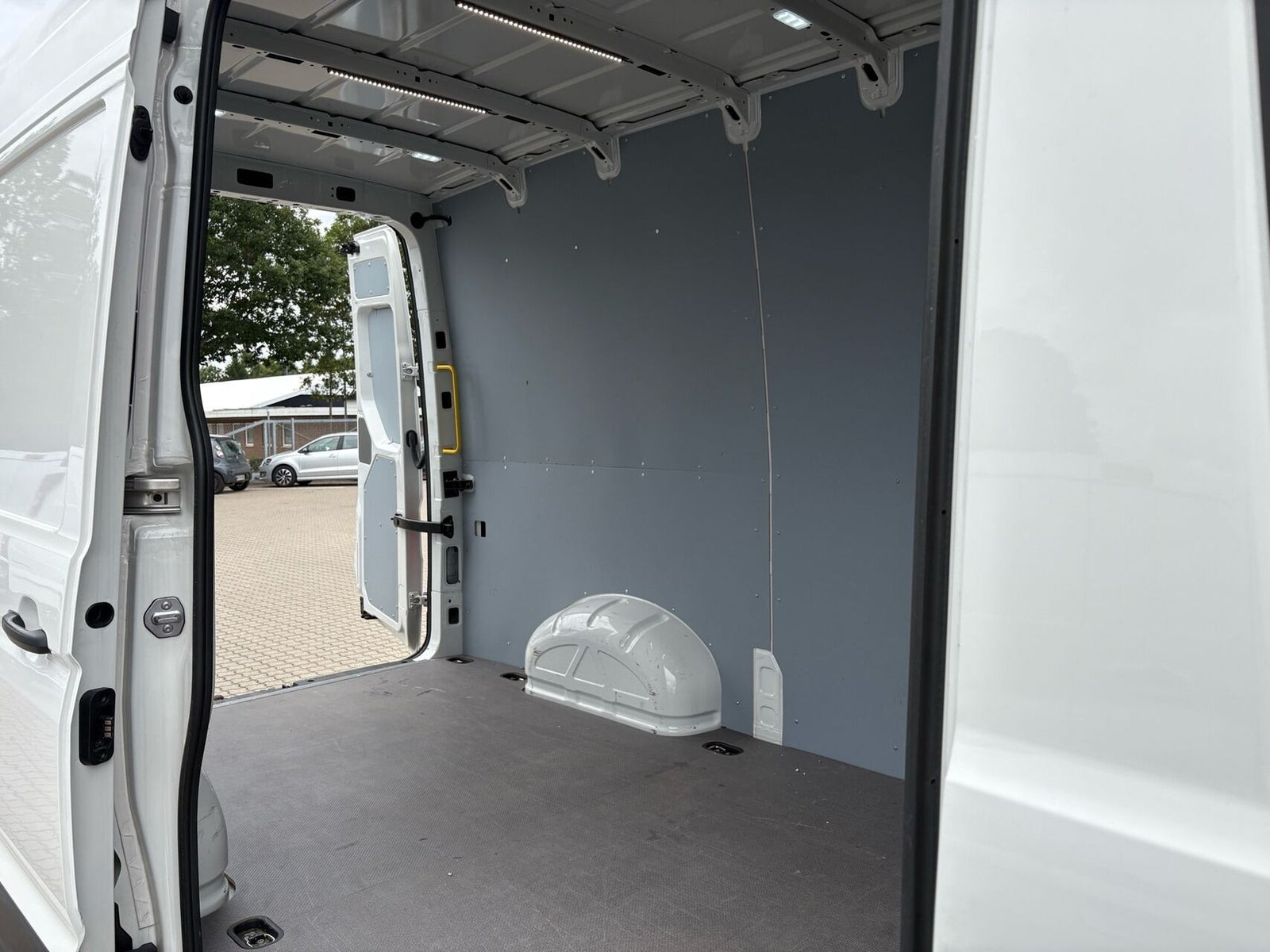 Hvid VW Crafter 35 fra 2023