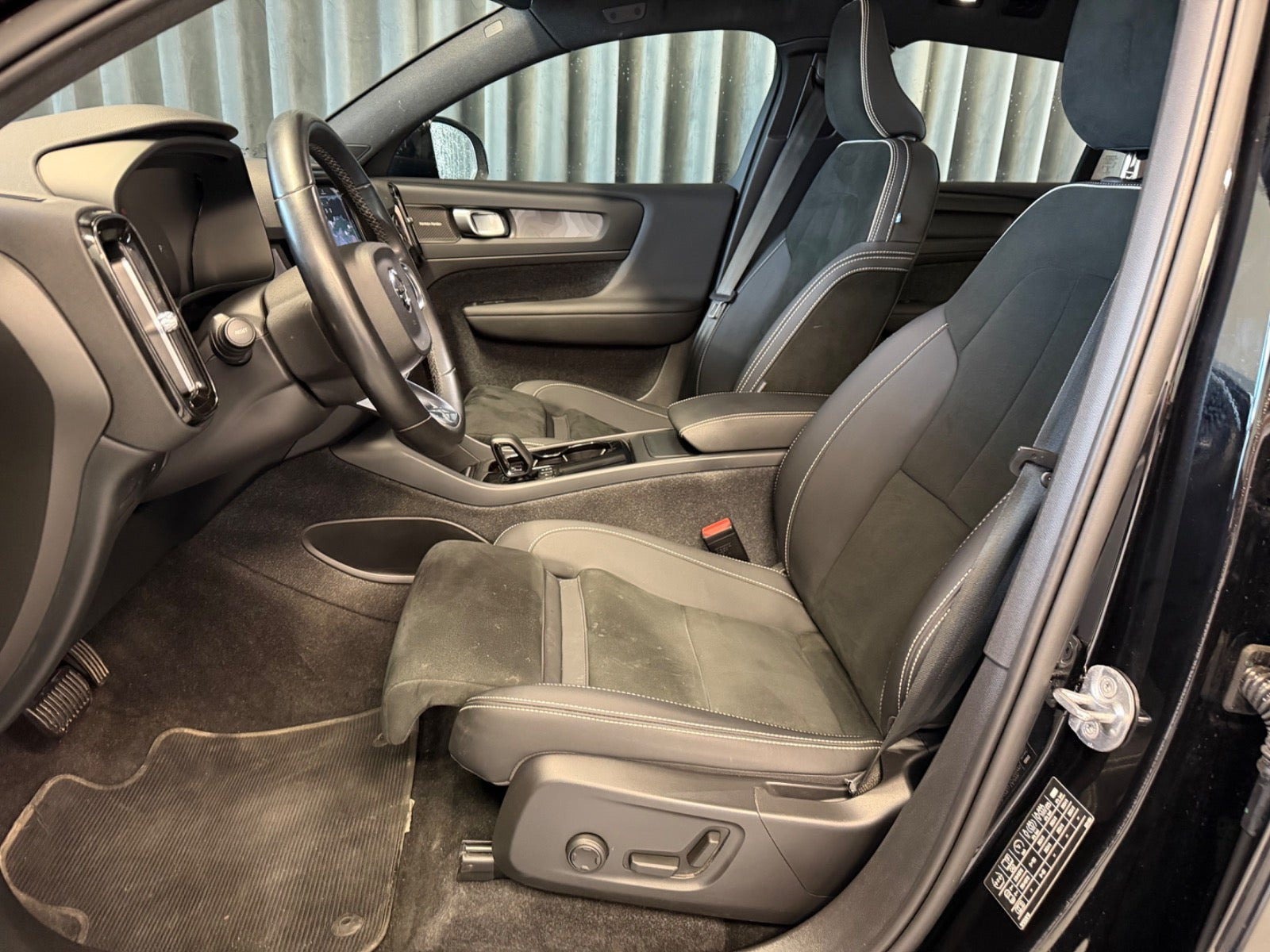 Sort Volvo C40 fra 2023