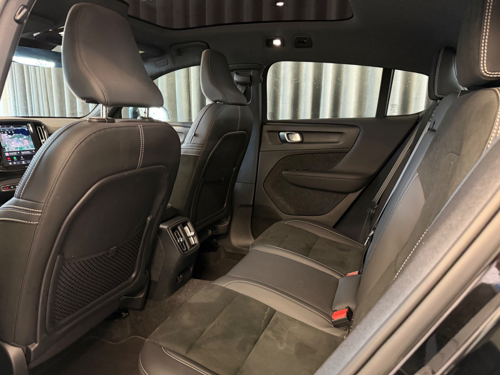Sort Volvo C40 fra 2023