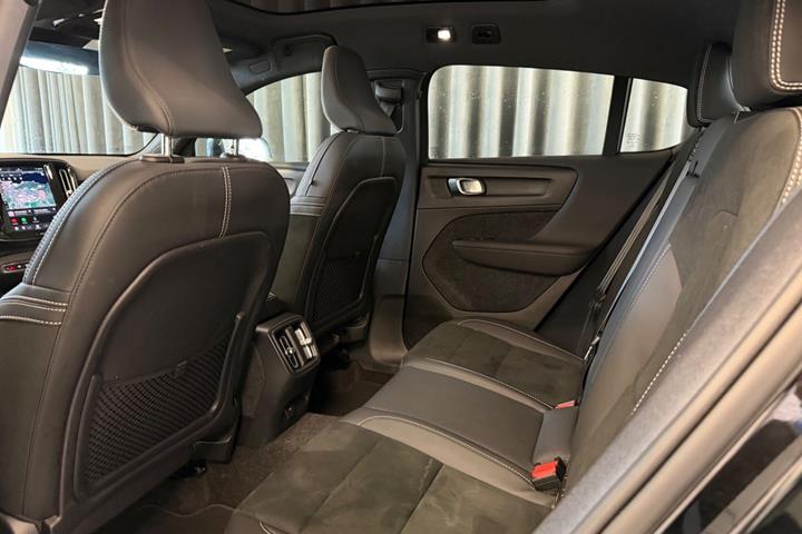 Sort Volvo C40 fra 2023