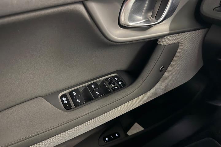 Blå Polestar 2 fra 2022