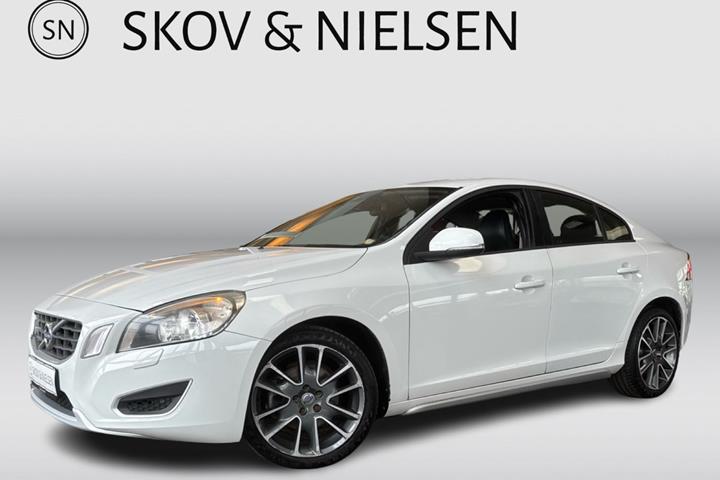 Hvid Volvo S60 fra 2010
