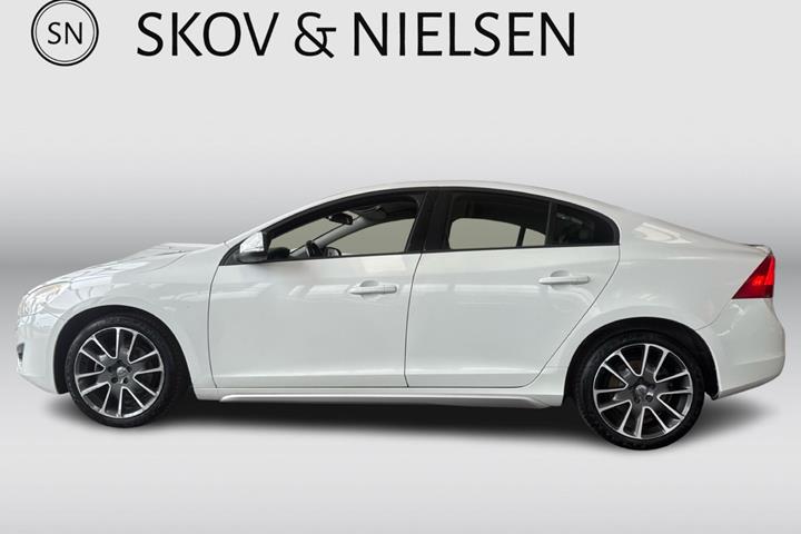 Hvid Volvo S60 fra 2010