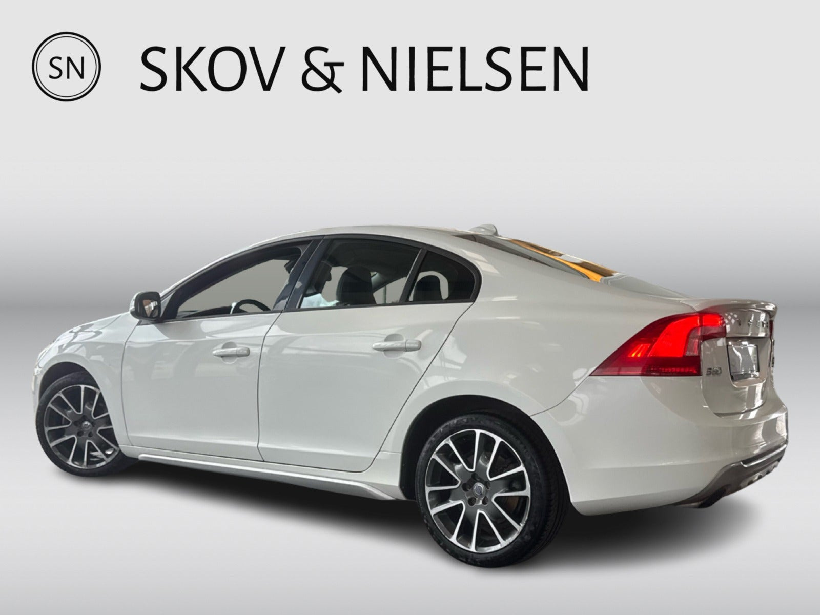 Hvid Volvo S60 fra 2010