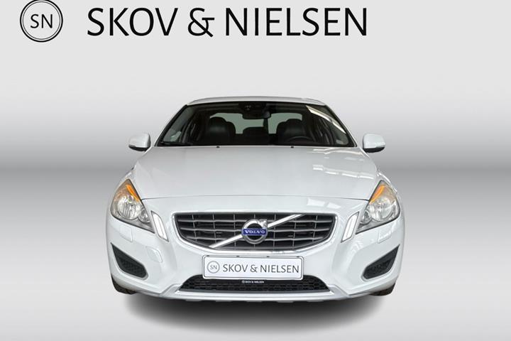 Hvid Volvo S60 fra 2010
