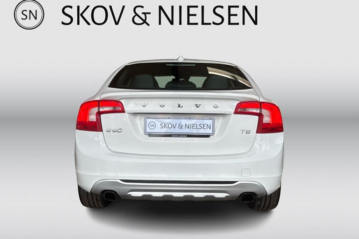 Hvid Volvo S60 fra 2010